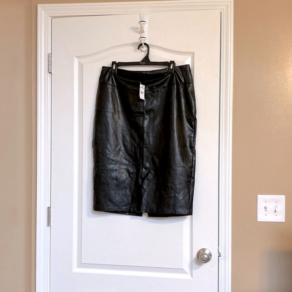 Express Faux Leather Pencil SKirt - Picture 2 of 6